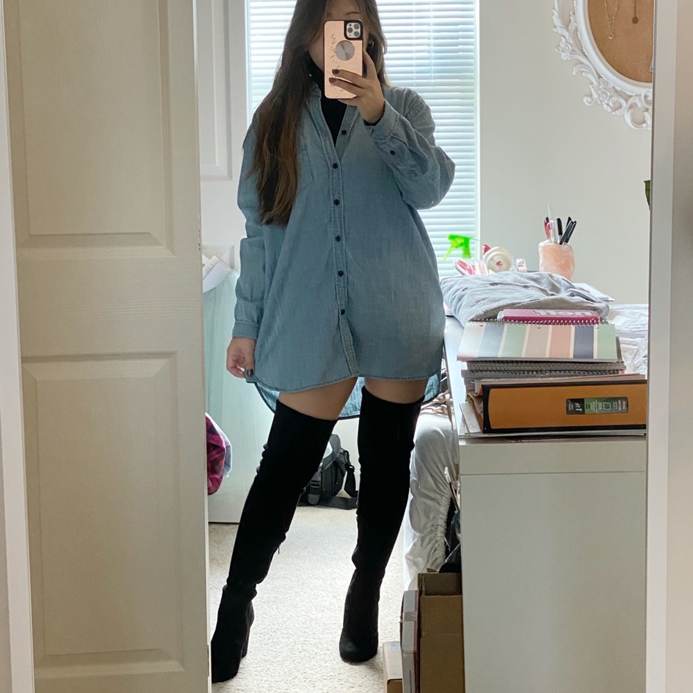 Madewell long-sleeve button down mid-wash denim shirt